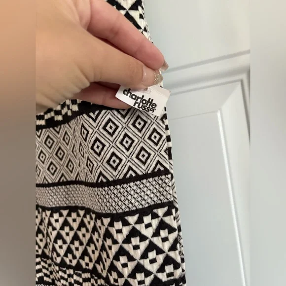 NWT Black and White Patterned Women's Skirt✨ - Picture 3 of 6